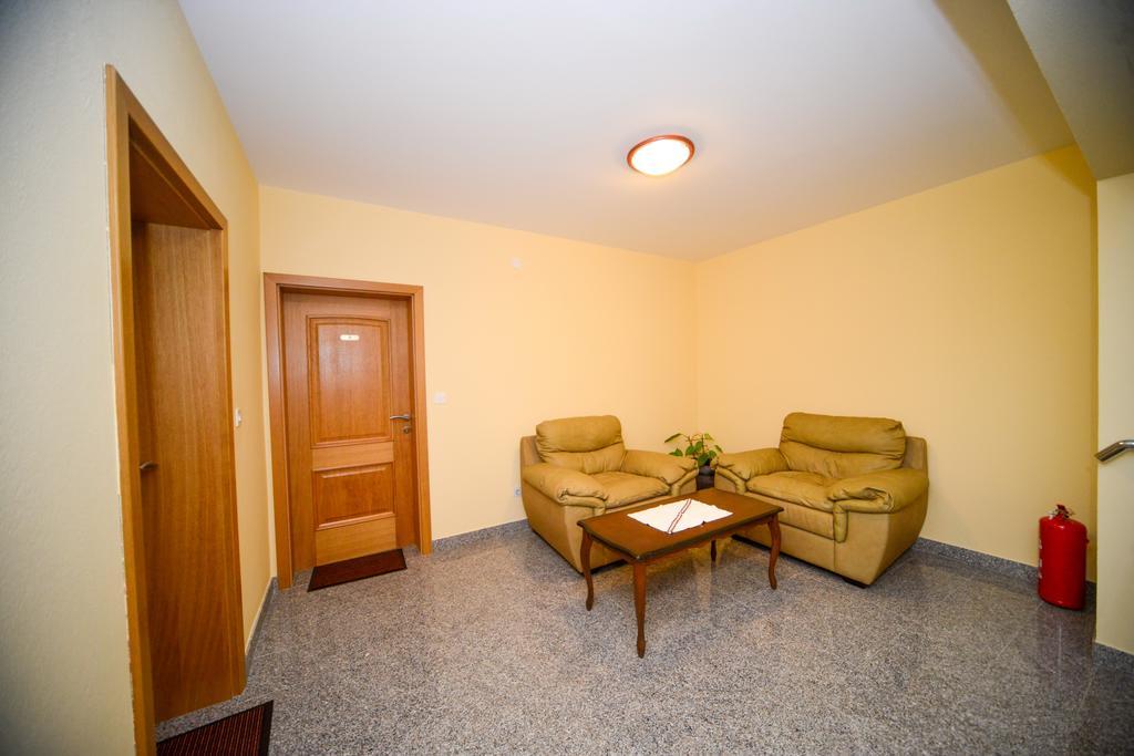 סטאריגרד-פקלניצה Apartments Dalmacija מראה חיצוני תמונה
